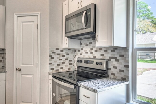 Building Photo - 9810 Arbor Oak