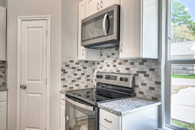 Building Photo - 9822 Arbor Oak