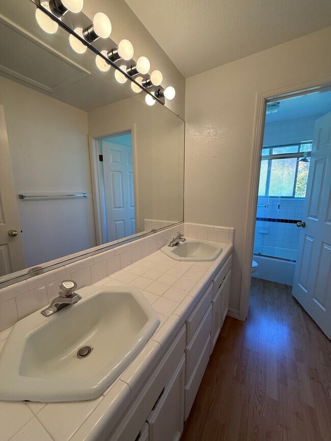 Building Photo - Experience the perfect blend of comfort, s...