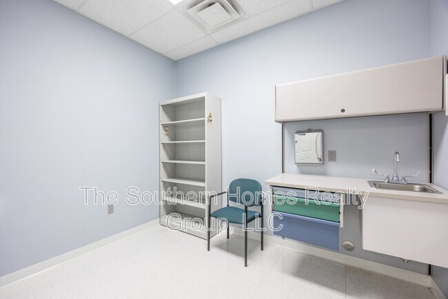 Building Photo - 305 Grady Rd