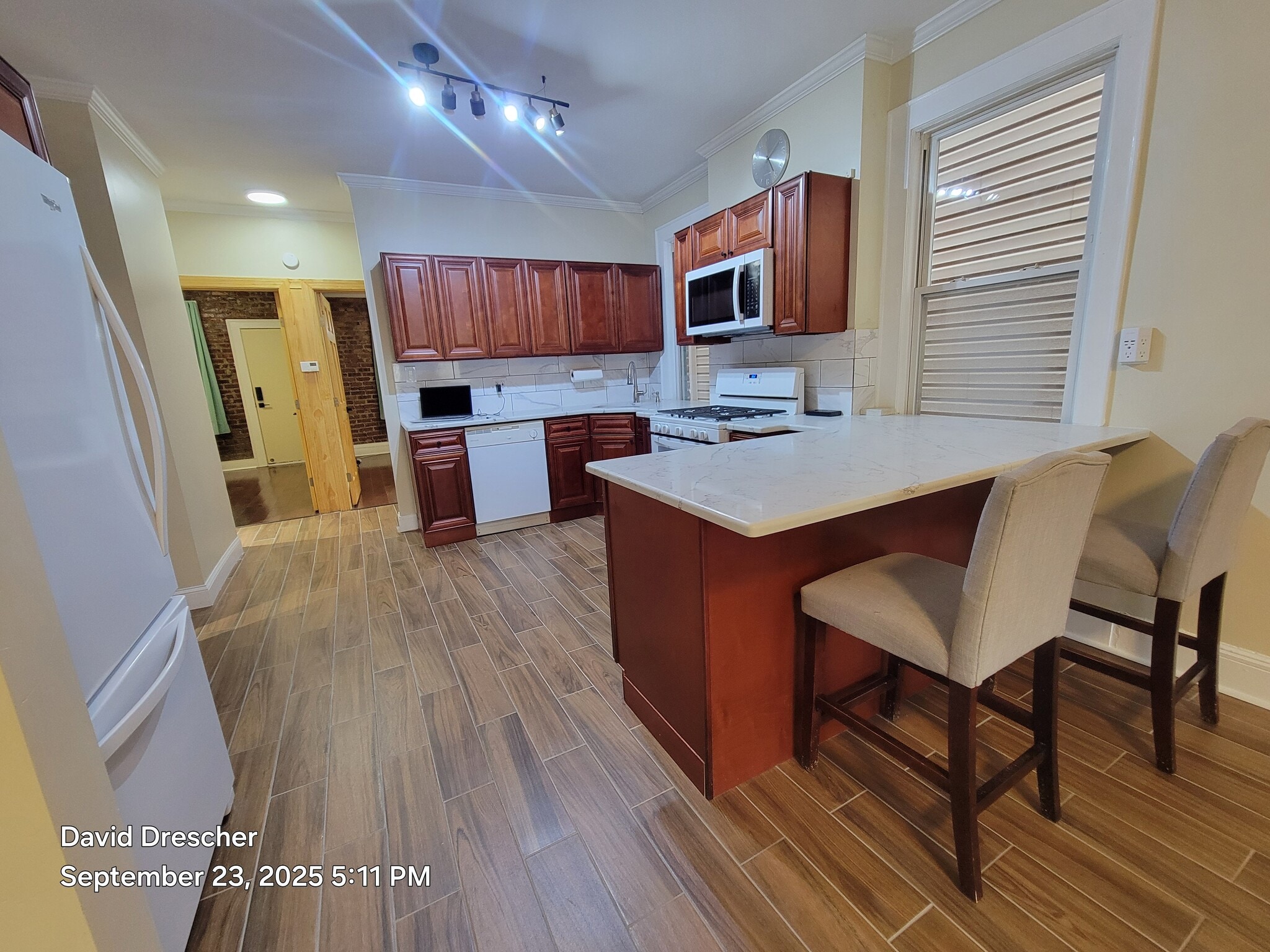 Kitchen - 28 Willowdale Ave