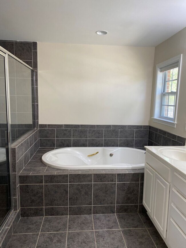 Building Photo - 4 bedroom/3 bathroom in Cypress Island community, minutes from Carolina Beach!