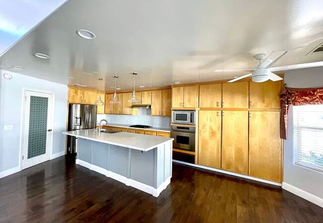Building Photo - 5302 Doble Aguila Way