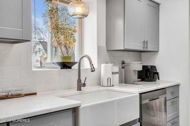 Building Photo - 658 Driftwood Pl