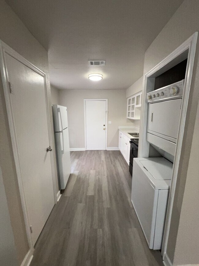 Building Photo - 4402 Tampico St