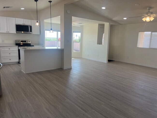 Building Photo - Sun Lakes long term Rental