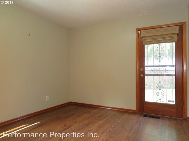 Building Photo - 4 br, 2 bath House - 7923 SE Sherman Street