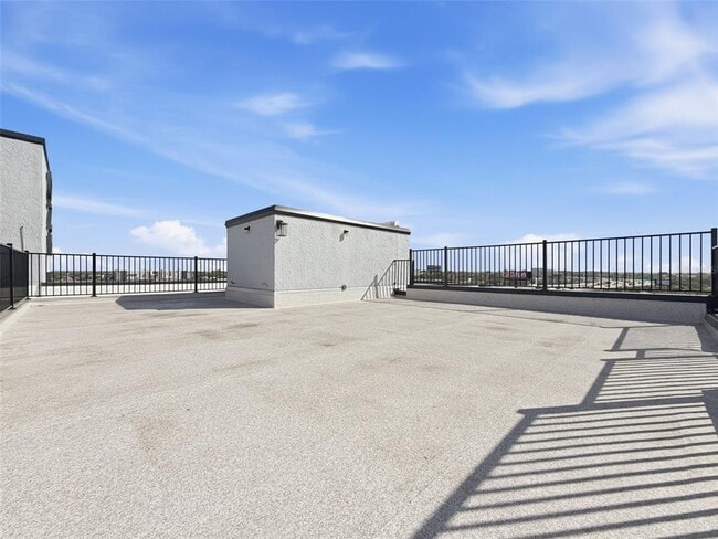 Building Photo - 201 W Laurel St