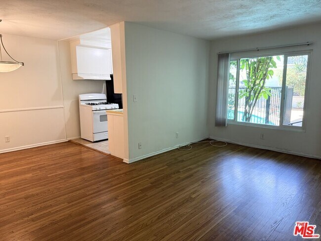 Building Photo - 1138 S La Cienega Blvd