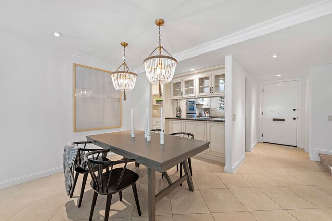 Building Photo - Newport Beach Townhome