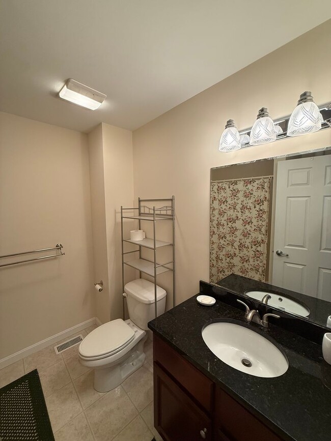 Building Photo - Furnished 2 Bedroom Condo Available for 1 ...