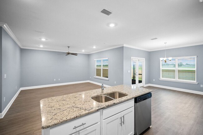 Building Photo - AVAILABLE IN NOVEMBER - Don't miss this op...