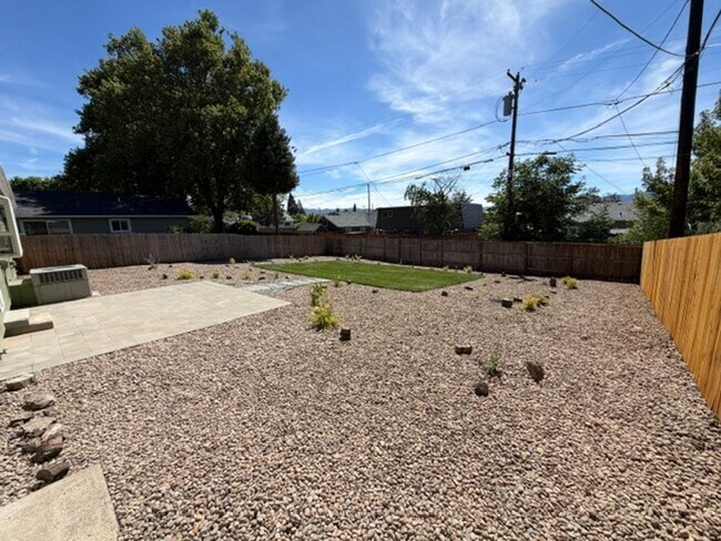 Building Photo - FULLY REMODELED 3 BEDROOM SINGLE FAMILY HOME