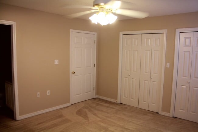Building Photo - 976 Scenic Oak Ln