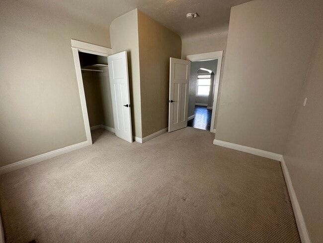 Building Photo - Beautifully Renovated 5 Bedroom Midtown Home