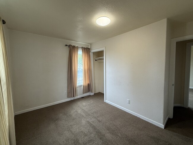 Building Photo - 2347 Cannon Ave