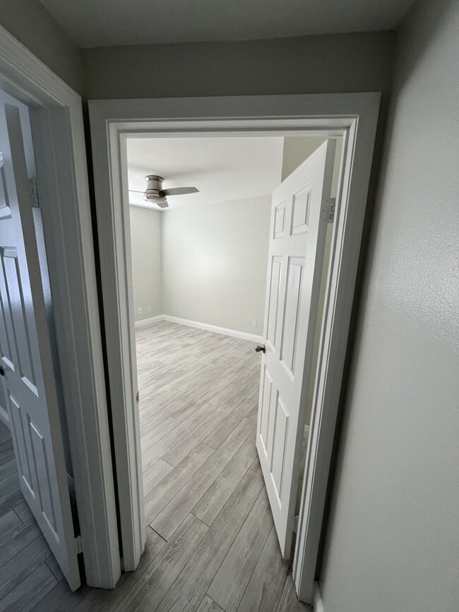 Building Photo - Spacious-Bright 3 Bedroom 2.5 Two story Bathroom Condo