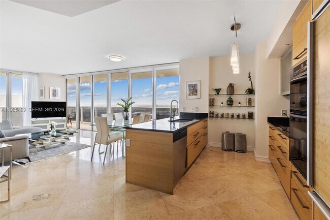 Building Photo - 1830 S Ocean Dr