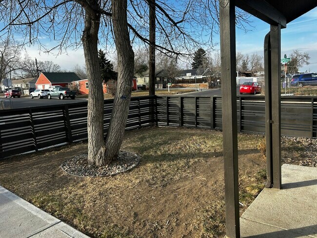 Building Photo - 400 S Raleigh St