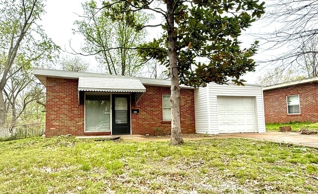 Building Photo - 1535 N Jackson Ave