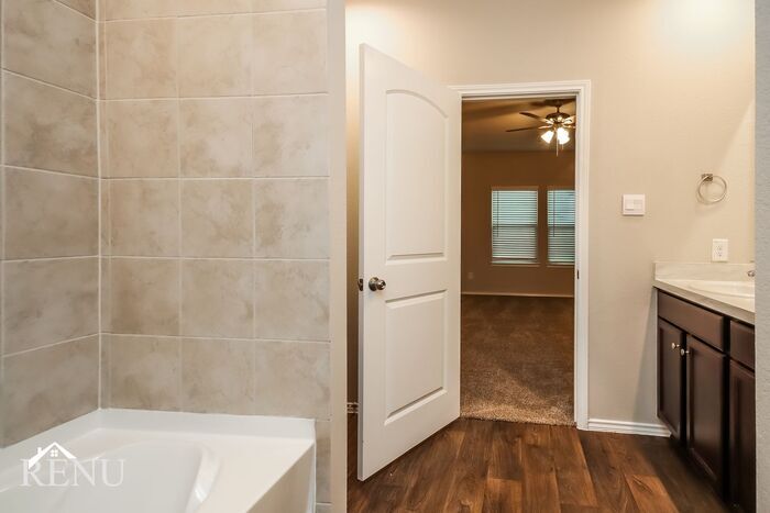 Building Photo - 2407 Heeney Pk Ln