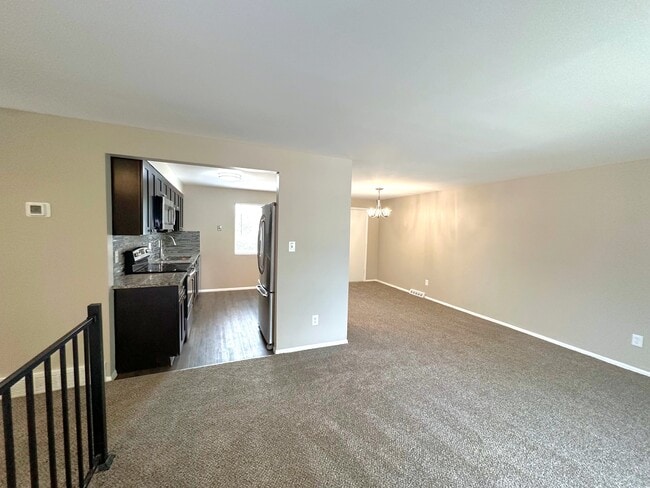 Building Photo - 431 S Victor Way