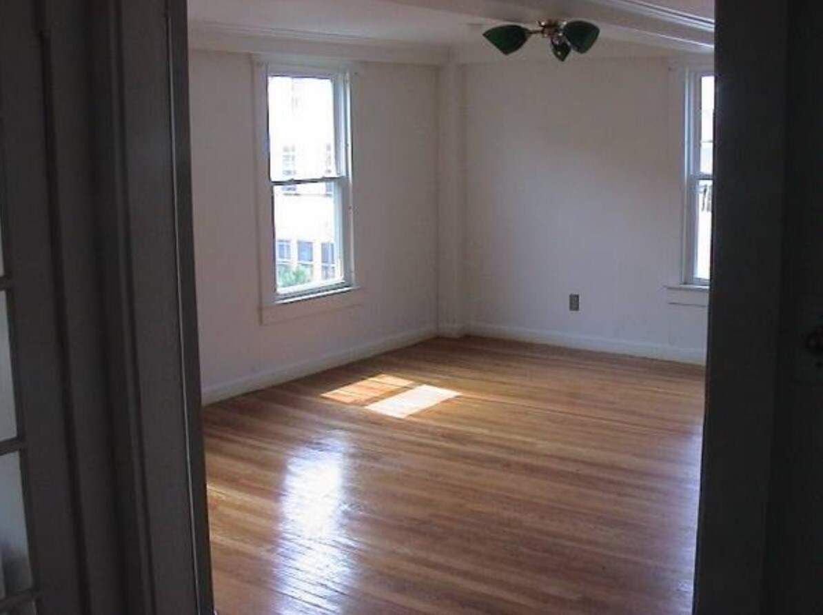 Building Photo - 13 Becket St