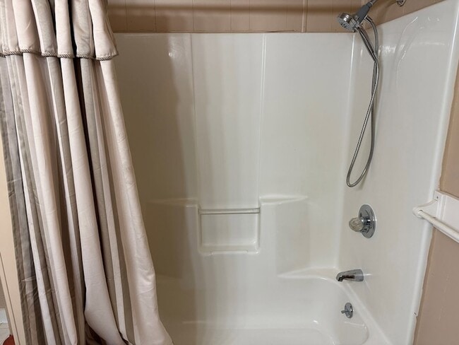 Building Photo - 523 Sundown Dr