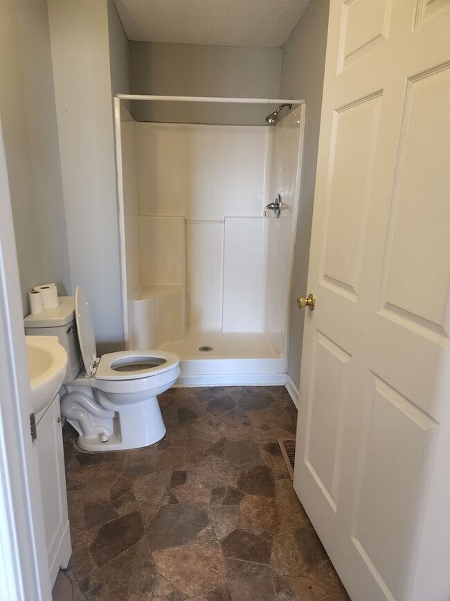 Building Photo - 3 Bedroom 1 Bath Home