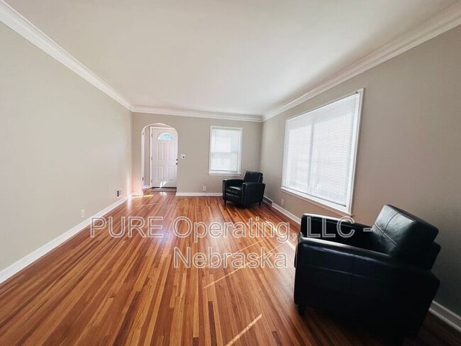 Building Photo - 830 S 54th St