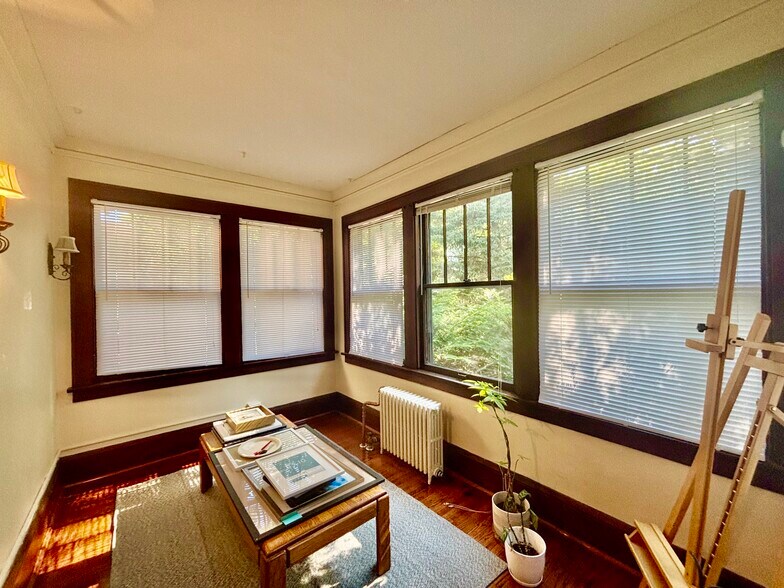 Building Photo - 157 Lexington Pky S