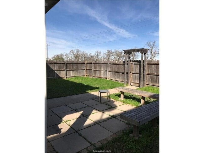 Building Photo - 2931 McLaren Dr