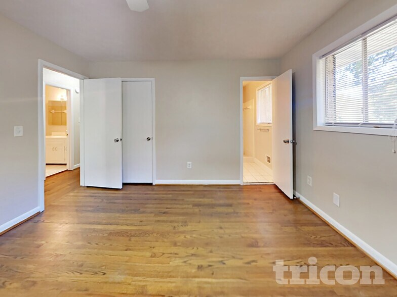 Building Photo - 543 Barbashela Cir