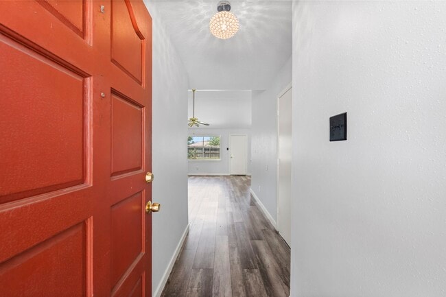 Building Photo - 16734 Summer Dew Ln