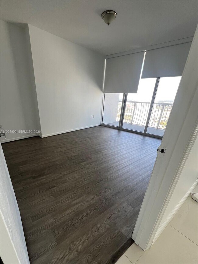 Building Photo - 1750 N Bayshore Dr