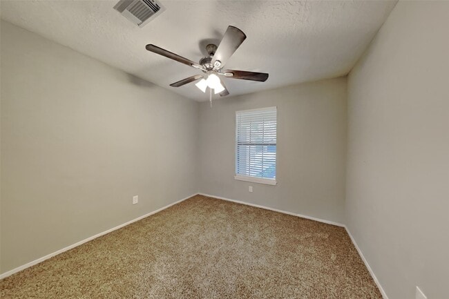 Building Photo - 26 Pinewood Forest Ct