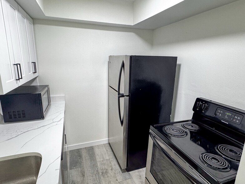 Building Photo - 170 De Chantle Rd