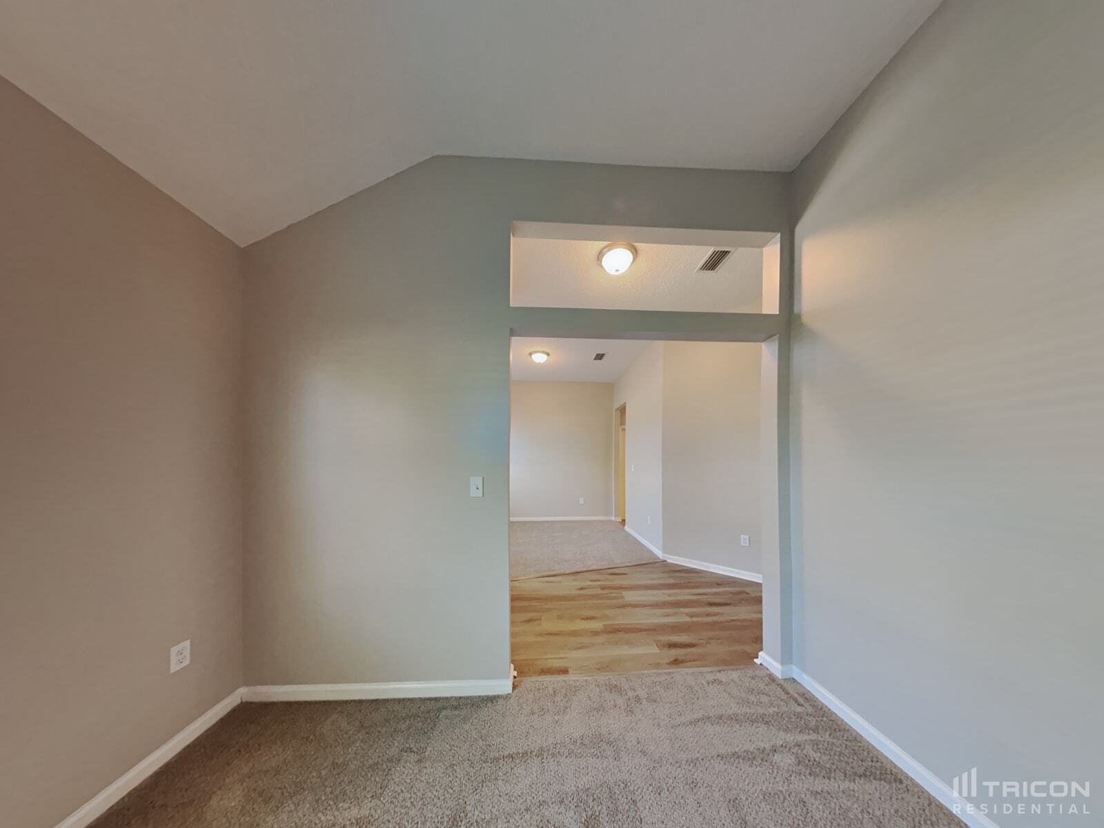 Building Photo - 1675 Hollow Glen Dr