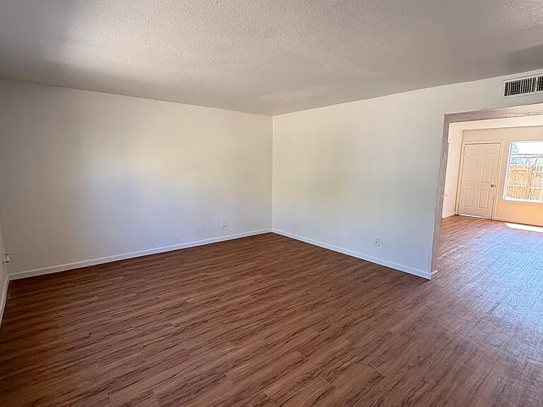 Building Photo - 5880 S Del Moral Blvd