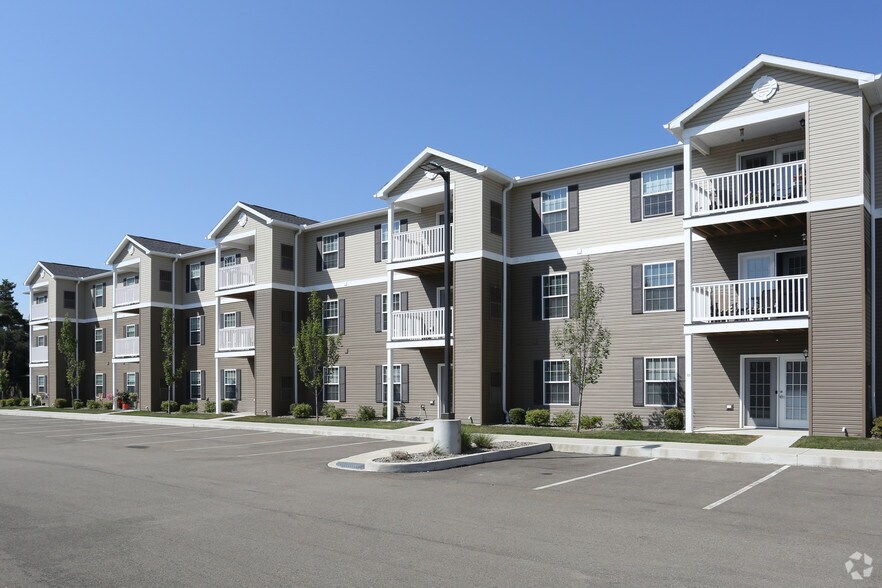 Building Photo - Emerald Reserve Lakewood