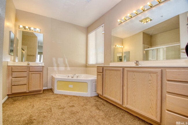 Building Photo - 3363 Fairway Ct