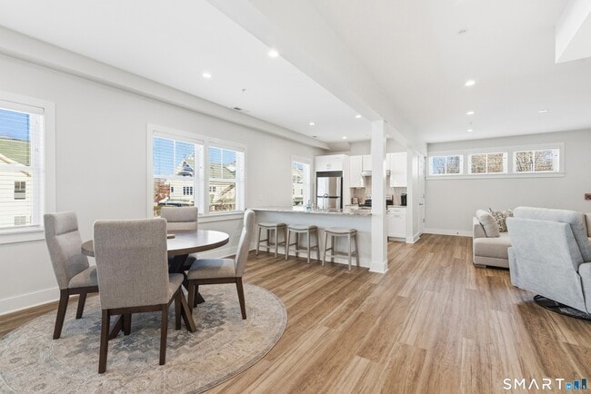 Building Photo - 82 Wall St