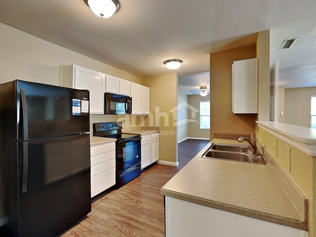 Building Photo - 10127 Cumberland Pointe Blvd