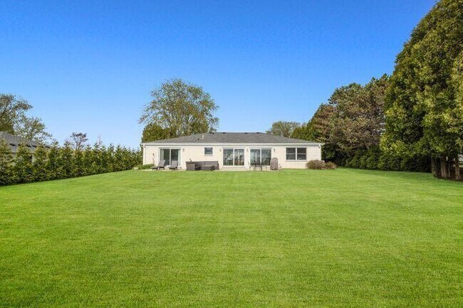 Building Photo - 12650 N Lake Shore Dr