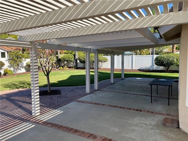 Building Photo - 25472 Day Lily Dr