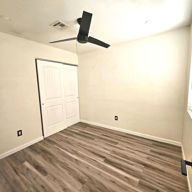 Building Photo - Amazing 2 bedroom - 2 bath for Rent