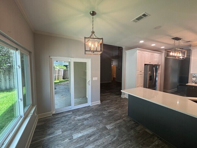 Building Photo - 826 Boulevard of the Champions