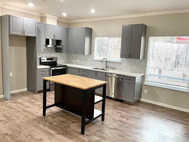 Building Photo - Three bedroom home with upgrades in Forestville!