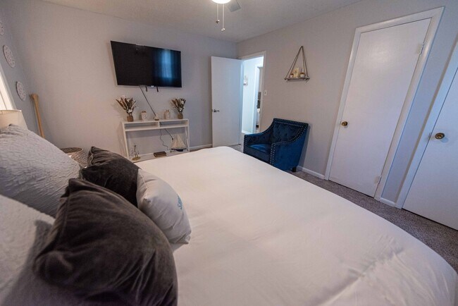 Building Photo - 9108 Peach Tree Ln