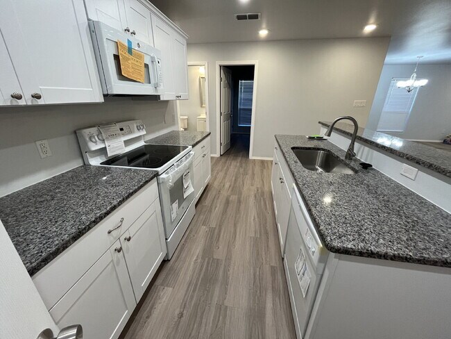 Building Photo - Cute Duplex in North Lubbock